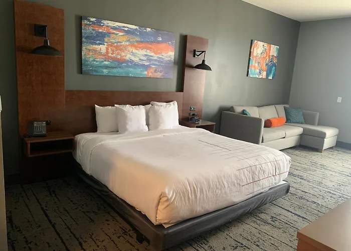 La Quinta Inn & Suites By Wyndham Louisville Ne - Old Henry Rd