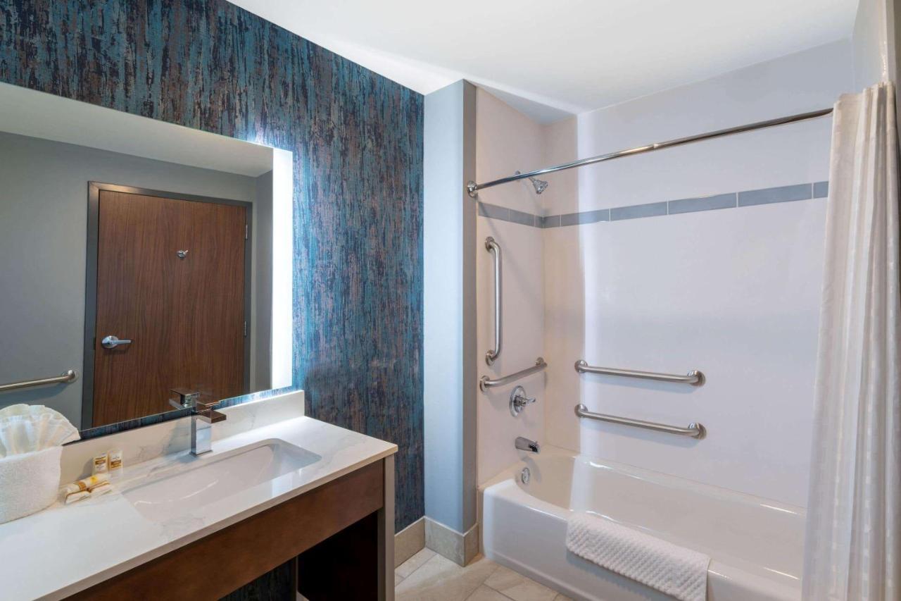 Hotel La Quinta & By Wyndham Ne - Old Henry Rd Louisville