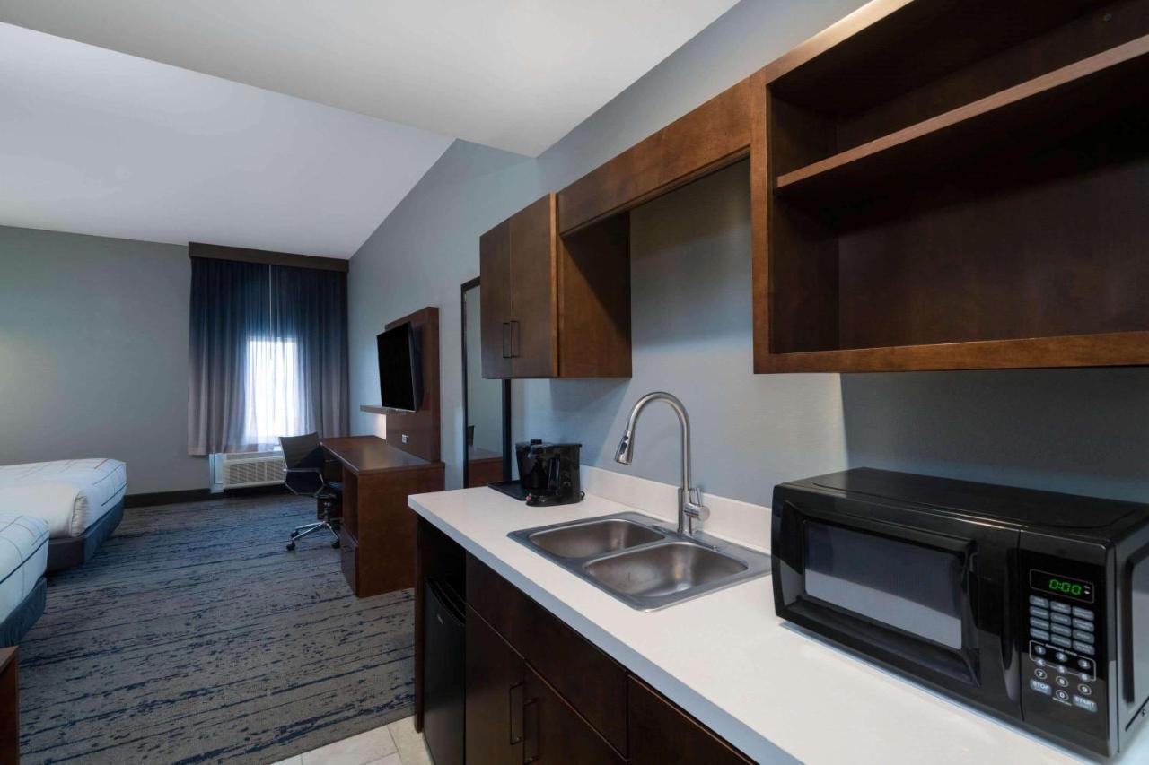Hotel La Quinta & By Wyndham Ne - Old Henry Rd Louisville