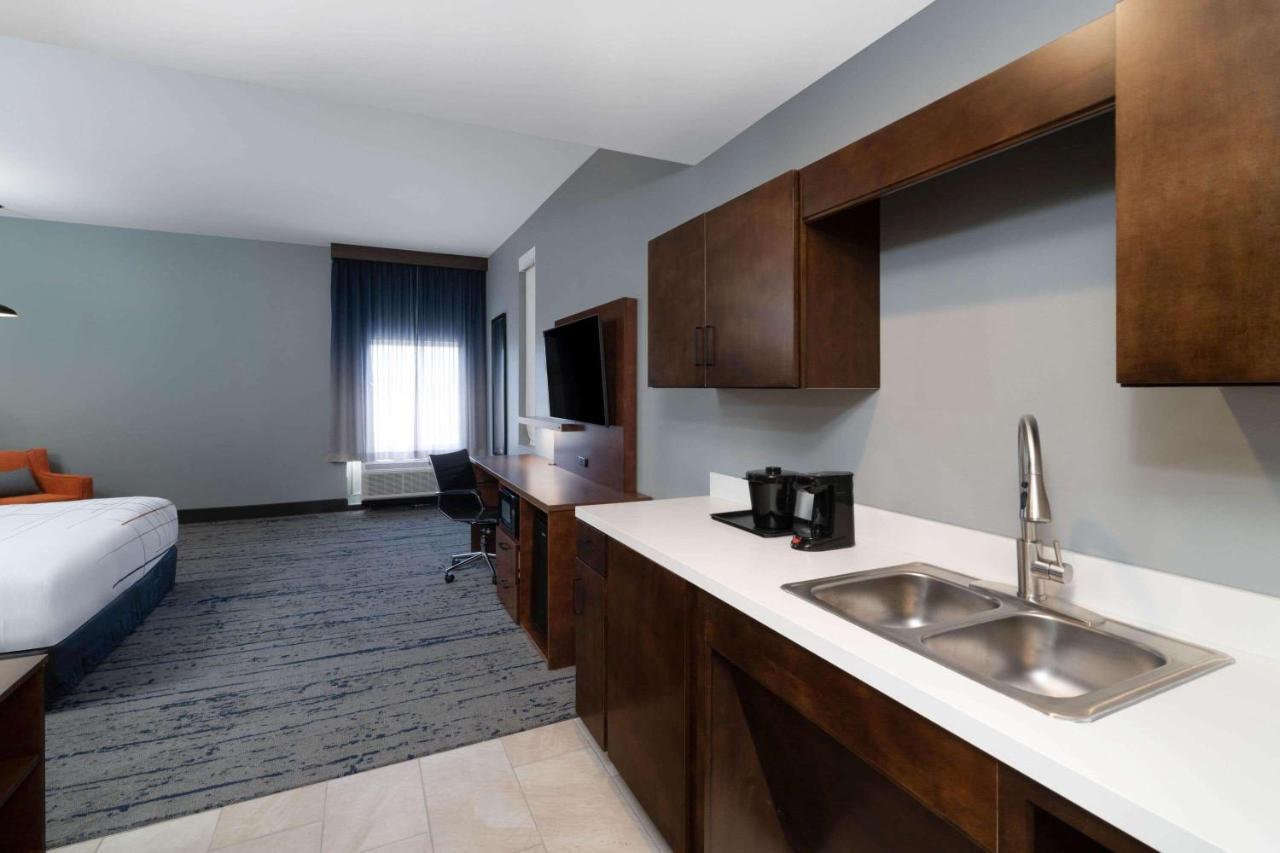 Hotel La Quinta & By Wyndham Ne - Old Henry Rd Louisville